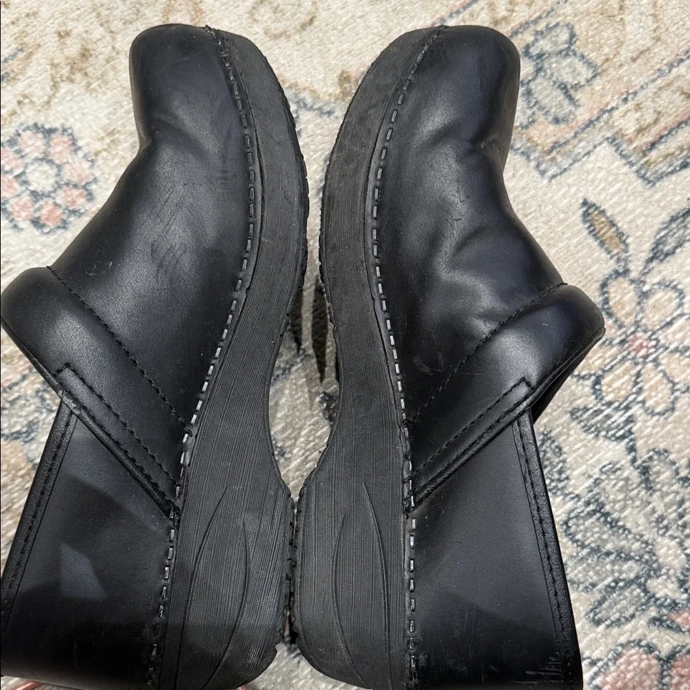 Dansko Black Wide XP 2.0 Mules 6.5 Wide clogs - Picture 5 of 6